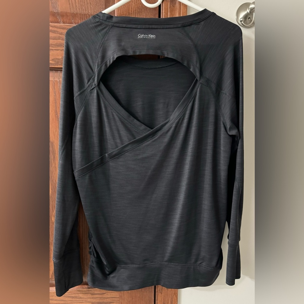 New no tags - CALVIN KLEIN PERFORMANCE LONG SLEEVE TOP MEDIUM